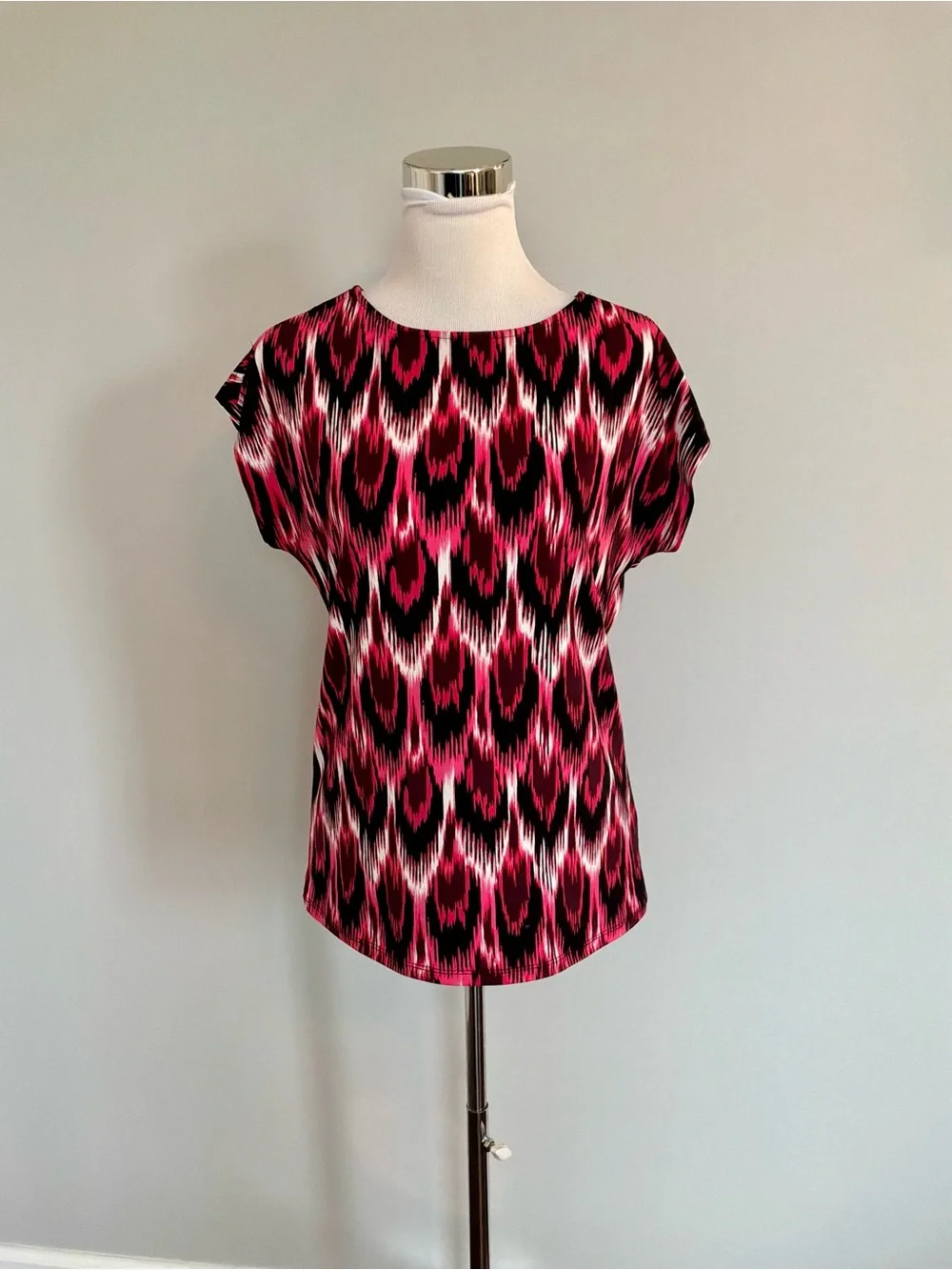 Michael Kors Women's Black/Hot Pink/Red/White Short Sleeve Top/Pop Over Blouse.